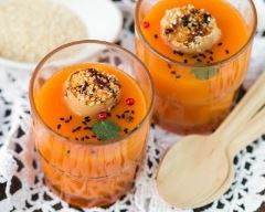 Soupe de carottes au lait de coco et noix de Saint-Jacques au sésame
