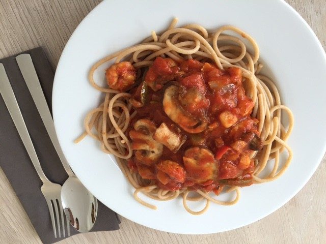 Volkoren spaghetti met scampi en champignons