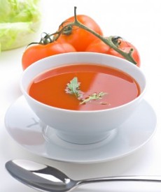 lichte tomatensoep met kruiden